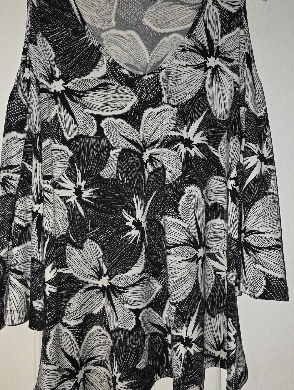 Women's Black & White Floral Top With Drop Shoulder Sleeves